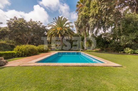 Bonita Villa de Estilo Andaluz con amplio jardin y dando a una tranquila zona verde