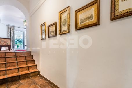 Bonita Villa de Estilo Andaluz con amplio jardin y dando a una tranquila zona verde