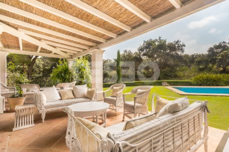 Bonita Villa de Estilo Andaluz con amplio jardin y dando a una tranquila zona verde