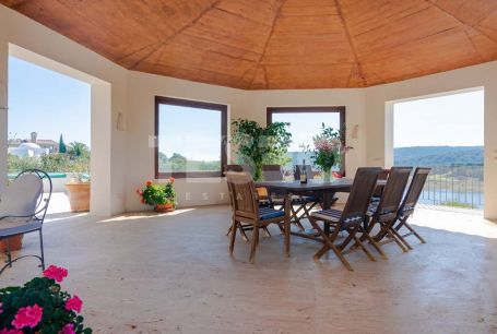 PIEDRA ORIGINAL: A stunning villa with majestic views over Almenara golf course to the sea and the mountains.