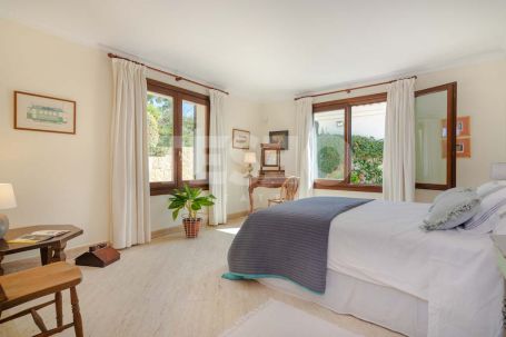 PIEDRA ORIGINAL: A stunning villa with majestic views over Almenara golf course to the sea and the mountains.
