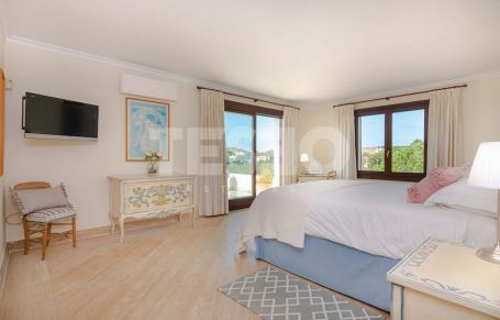 PIEDRA ORIGINAL: A stunning villa with majestic views over Almenara golf course to the sea and the mountains.
