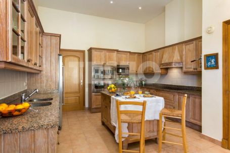 PIEDRA ORIGINAL: A stunning villa with majestic views over Almenara golf course to the sea and the mountains.