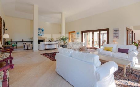 PIEDRA ORIGINAL: A stunning villa with majestic views over Almenara golf course to the sea and the mountains.