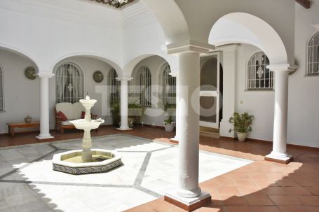 Amplia Villa muy cerca de la Playa en Reyes y Reinas, Sotogrande