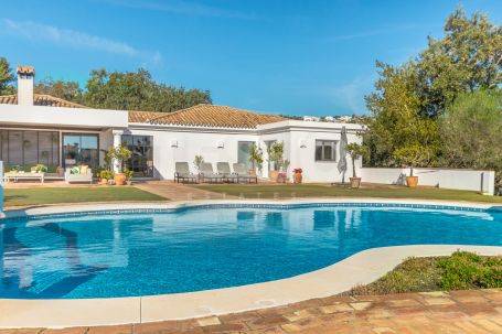 Stunning villa for Summer rental in Los Altos de Valderrama.