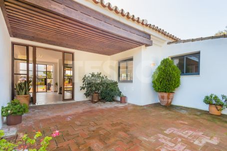 Stunning villa for Summer rental in Los Altos de Valderrama.