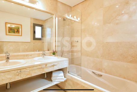 Beautiful duplex apartment with marina views and a private terrace in Sotogrande Marina for rent