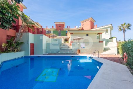 Beautiful duplex apartment with marina views and a private terrace in Sotogrande Marina for rent
