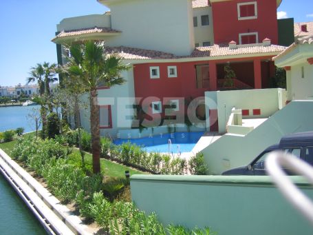 Beautiful duplex apartment with marina views and a private terrace in Sotogrande Marina for rent