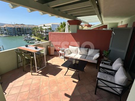 Beautiful duplex apartment with marina views and a private terrace in Sotogrande Marina for rent