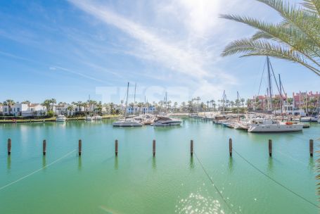 Beautiful duplex apartment with marina views and a private terrace in Sotogrande Marina for rent
