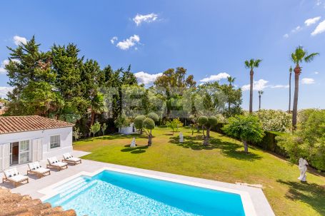 BEAUTIFUL NEWLY RENOVATED CONTEMPORARY VILLA TWO MINUTES FROM SOTOGRANDE BEACH ON PASEO DEL PARQUE