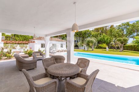 BEAUTIFUL NEWLY RENOVATED CONTEMPORARY VILLA TWO MINUTES FROM SOTOGRANDE BEACH ON PASEO DEL PARQUE