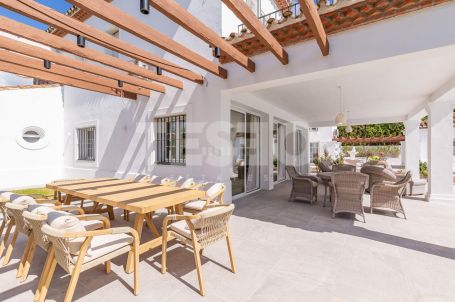 BEAUTIFUL NEWLY RENOVATED CONTEMPORARY VILLA TWO MINUTES FROM SOTOGRANDE BEACH ON PASEO DEL PARQUE