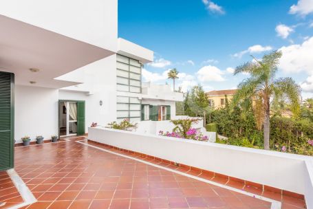 Contemporary villa for sale in the B zone, Sotogrande Costa