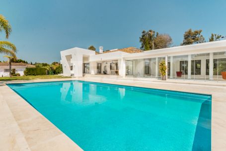 Spectacular Villa on a double plot in Kings and Queen, recently refurbished