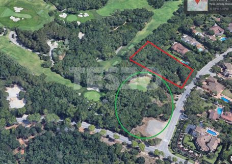 Large plot overlooking the Real Club de Golf de Valderrama