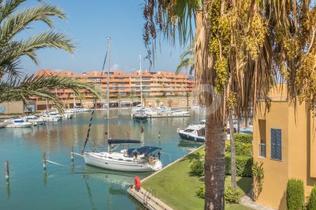 Bonito apartamento en Isla del Pez Volador, Marina de Sotogrande a 100 metros de la playa