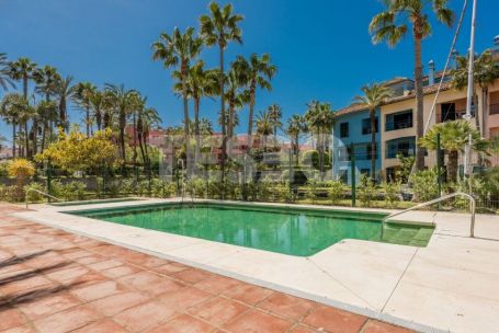 Bonito apartamento en Isla del Pez Volador, Marina de Sotogrande a 100 metros de la playa