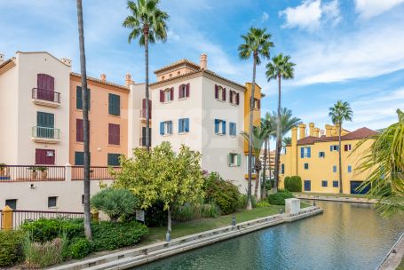 Bonito apartamento en Isla del Pez Volador, Marina de Sotogrande a 100 metros de la playa