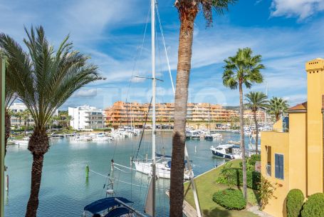 Bonito apartamento en Isla del Pez Volador, Marina de Sotogrande a 100 metros de la playa