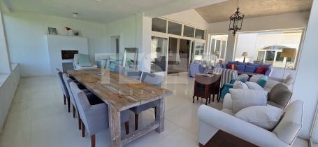 Exclusiva villa de lujo en Kings &amp; Queens, Sotogrande Costa, con vistas al mar