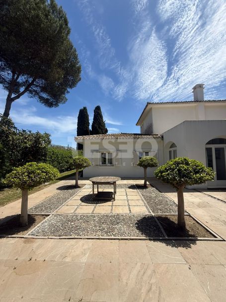 Exclusiva villa de lujo en Kings &amp; Queens, Sotogrande Costa, con vistas al mar