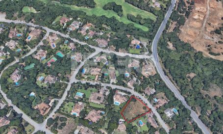 Plot for sale located in a consolidated area of Sotogrande Alto