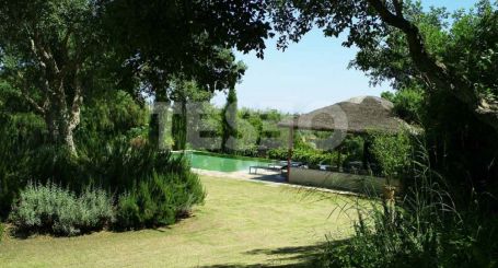 Beautiful andalucian style villa on 2 plots on Altos de Valderrama