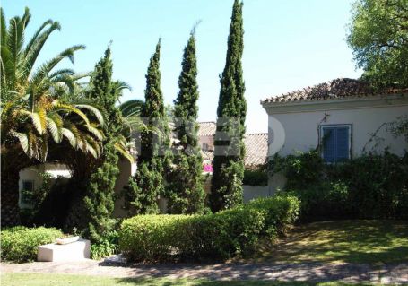 Villa de estilo andaluz sobre 2 parcelas en Sotogrande Alto