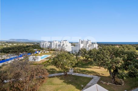 Exclusive duplex penthouse in Emerald Greens, San Roque Club.