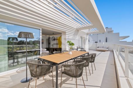 Exclusive duplex penthouse in Emerald Greens, San Roque Club.