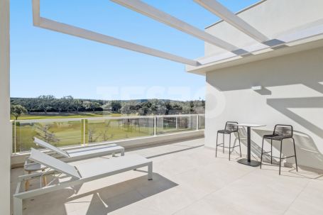 Exclusive duplex penthouse in Emerald Greens, San Roque Club.