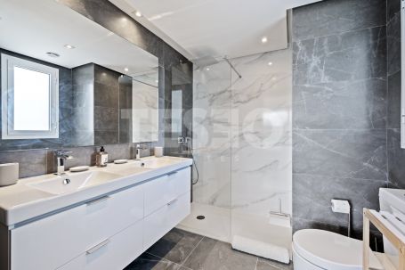 Exclusive duplex penthouse in Emerald Greens, San Roque Club.