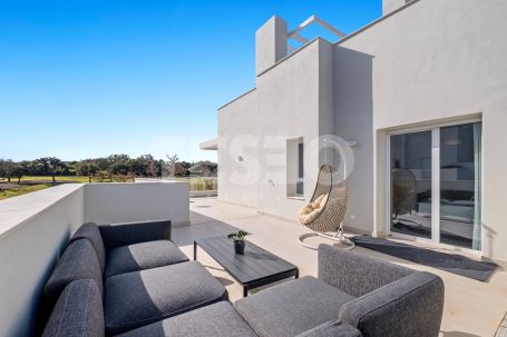 Exclusive duplex penthouse in Emerald Greens, San Roque Club.