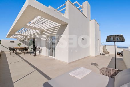 Exclusive duplex penthouse in Emerald Greens, San Roque Club.