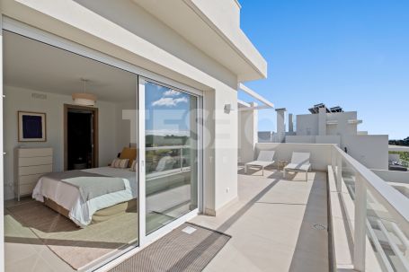 Exclusive duplex penthouse in Emerald Greens, San Roque Club.