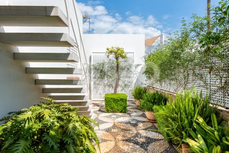 Bungalow in erster Linie am Real Club de Golf von Sotogrande und nur wenige Meter vom Strand entfernt