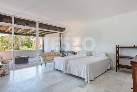 Elegant Townhouse on Second Line Beach – Los Lacasitos