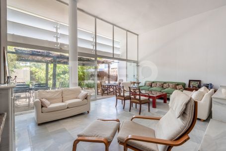 Elegant Townhouse on Second Line Beach – Los Lacasitos