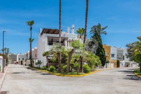 Elegant Townhouse on Second Line Beach – Los Lacasitos