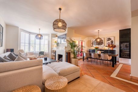 Elegantes, vollständig renoviertes Reihenhaus in Los Cármenes de Almenara, Sotogrande Alto