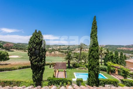 Elegantes, vollständig renoviertes Reihenhaus in Los Cármenes de Almenara, Sotogrande Alto