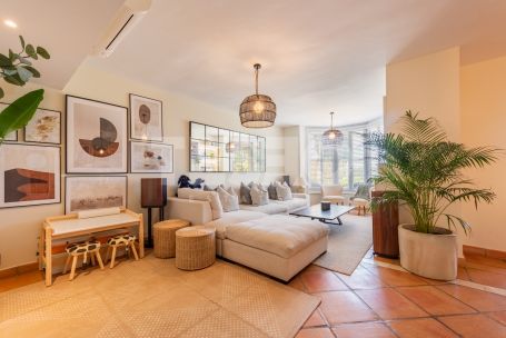 Elegantes, vollständig renoviertes Reihenhaus in Los Cármenes de Almenara, Sotogrande Alto