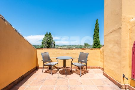 Elegantes, vollständig renoviertes Reihenhaus in Los Cármenes de Almenara, Sotogrande Alto