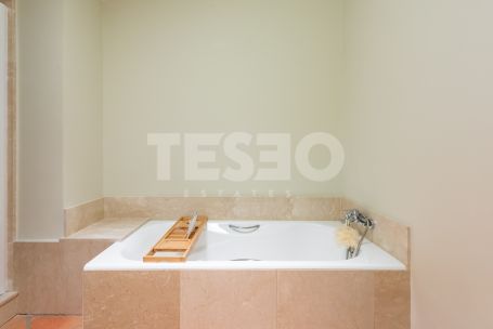 Elegantes, vollständig renoviertes Reihenhaus in Los Cármenes de Almenara, Sotogrande Alto