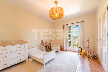 Elegantes, vollständig renoviertes Reihenhaus in Los Cármenes de Almenara, Sotogrande Alto