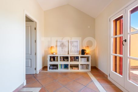 Elegantes, vollständig renoviertes Reihenhaus in Los Cármenes de Almenara, Sotogrande Alto