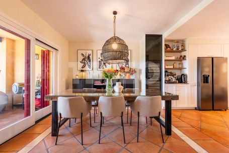 Elegantes, vollständig renoviertes Reihenhaus in Los Cármenes de Almenara, Sotogrande Alto